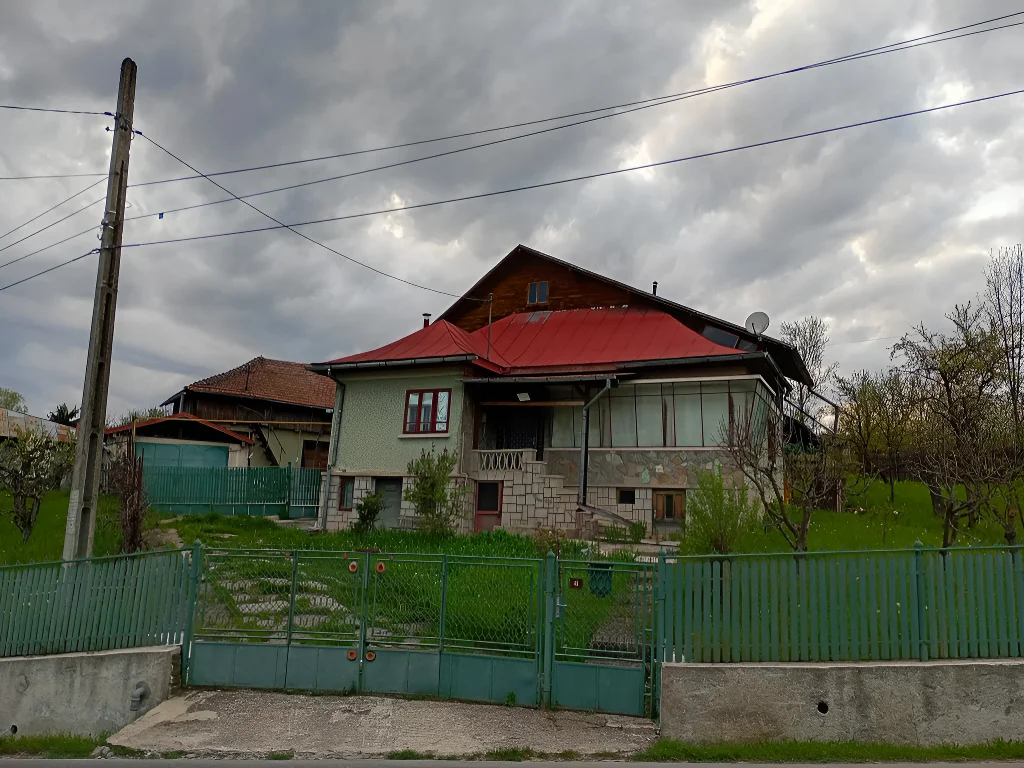 casă cu gard verde vânzare cumpărare Provița de Jos Prahova